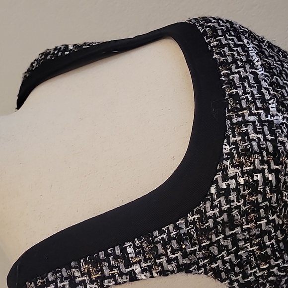 Guess Black and White Mini Dress with Chic Appeal - Picture 10 of 10